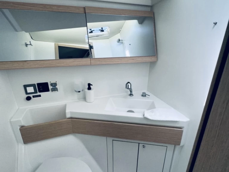 Ein Bénéteau Oceanis 46.1 mieten in Novi Vinodolski