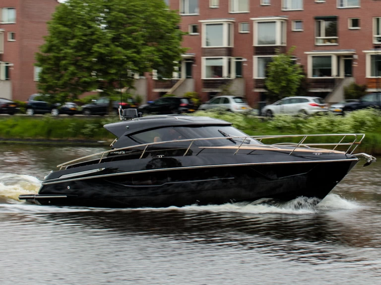 Motorboot mieten in Sukošan zum besten Preis