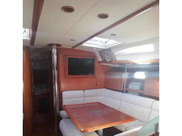 Ein Jeanneau Sun Odyssey 43 mieten in Álimos