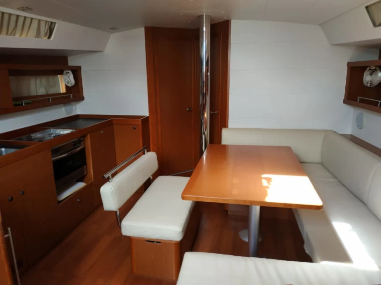 Bénéteau Oceanis 45 mieten Procida
