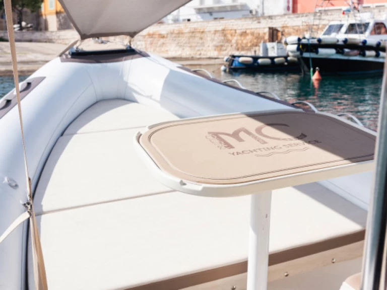 YachtCharter in Torre Canne -  Motorboat 6.70 auf SamBoat