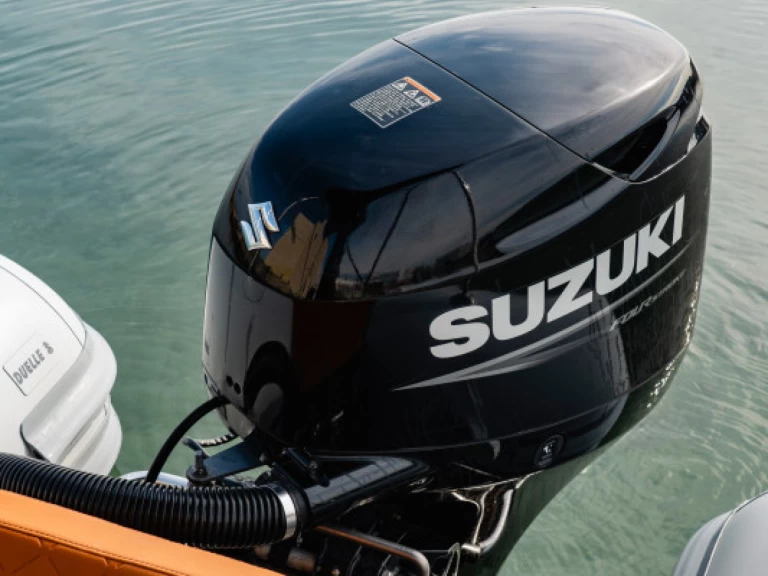 YachtCharter in Torre Canne -  Motorboat 4.3 auf SamBoat