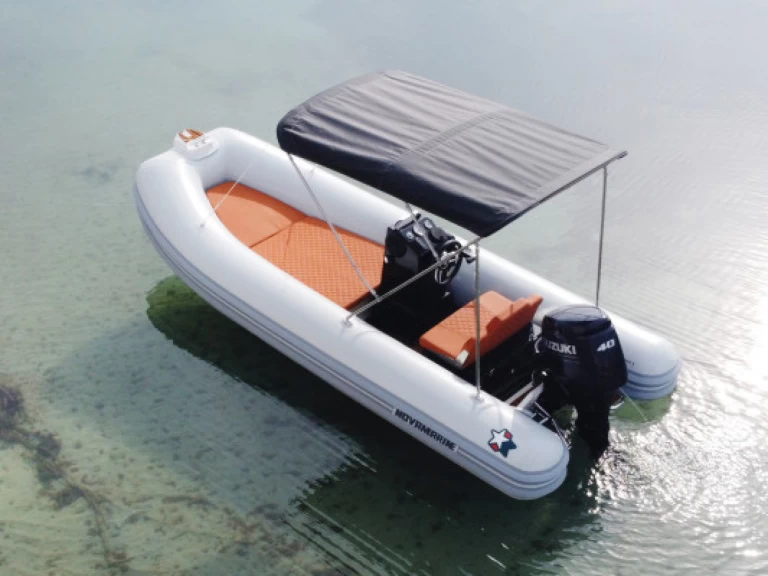 Ein  Motorboat 4.3 mieten in Torre Canne