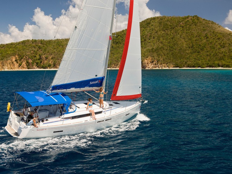 Ein Bénéteau Oceanis 41.1 mieten in Procida
