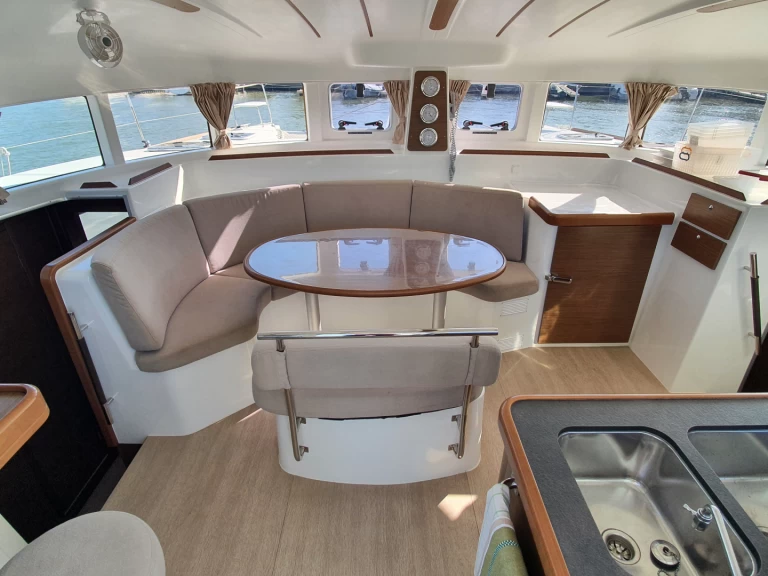 Ein Lagoon Lagoon 380 mieten in Hyères