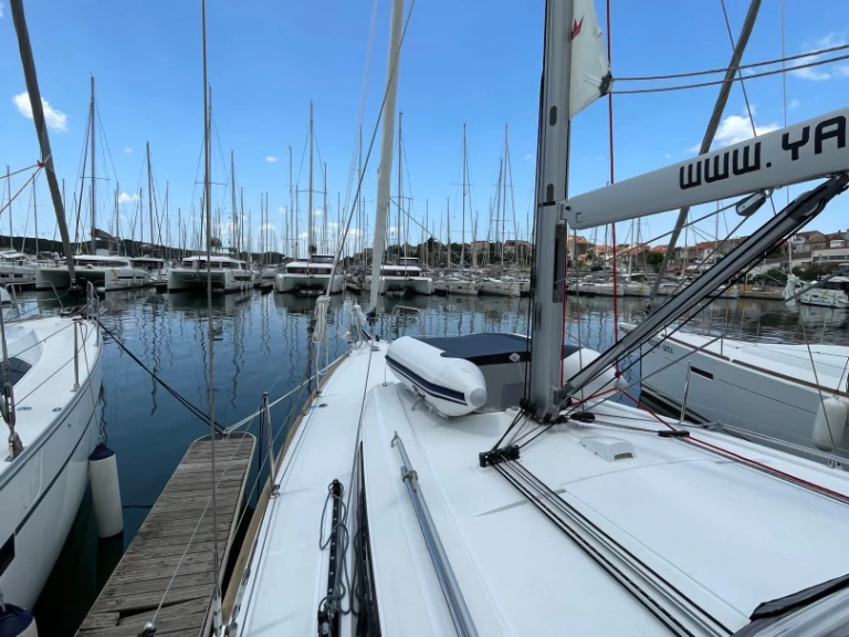 Segelboot mit oder ohne Skipper Bénéteau mieten in Šibenik