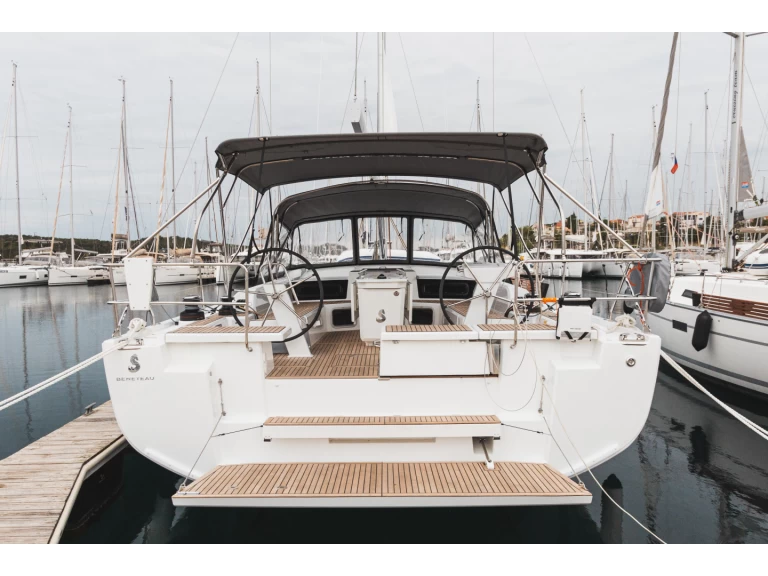 Segelboot mit oder ohne Skipper Bénéteau mieten in Šibenik