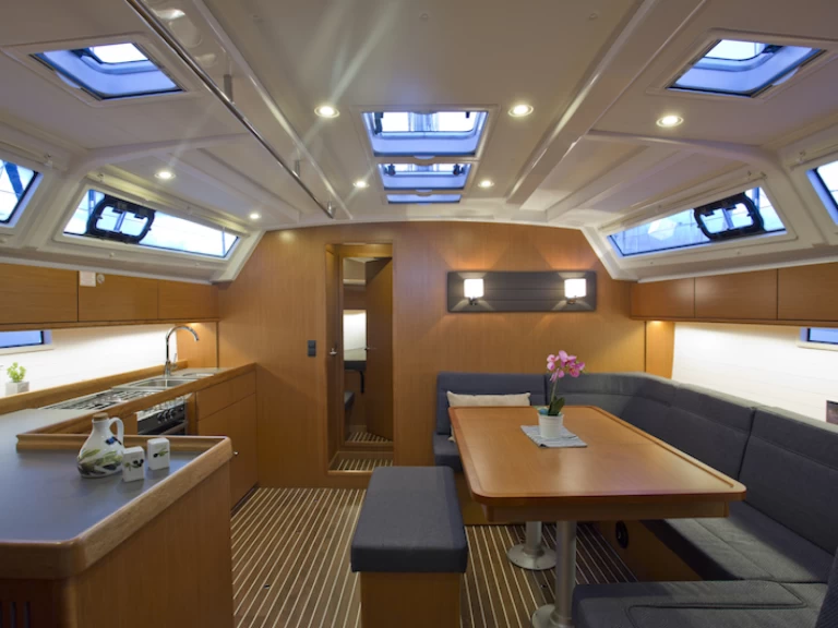 Ein Bavaria Cruiser 46 mieten in Šibenik