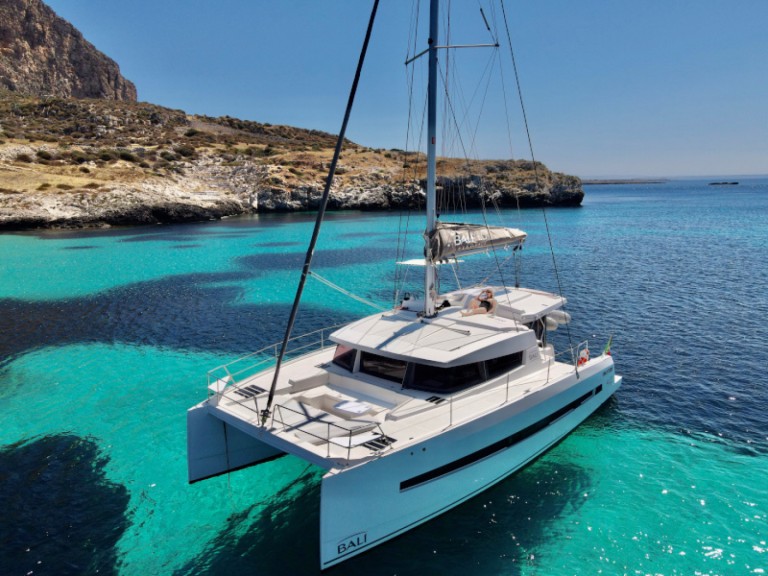 Ein Bali Catamarans Bali 4.0 mieten in Capo d'Orlando
