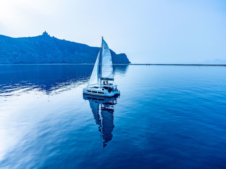 Katamaran mit oder ohne Skipper Bali Catamarans mieten in Furnari