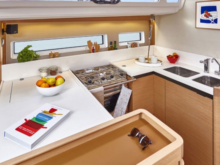 Segelboot mit oder ohne Skipper Jeanneau mieten in Procida
