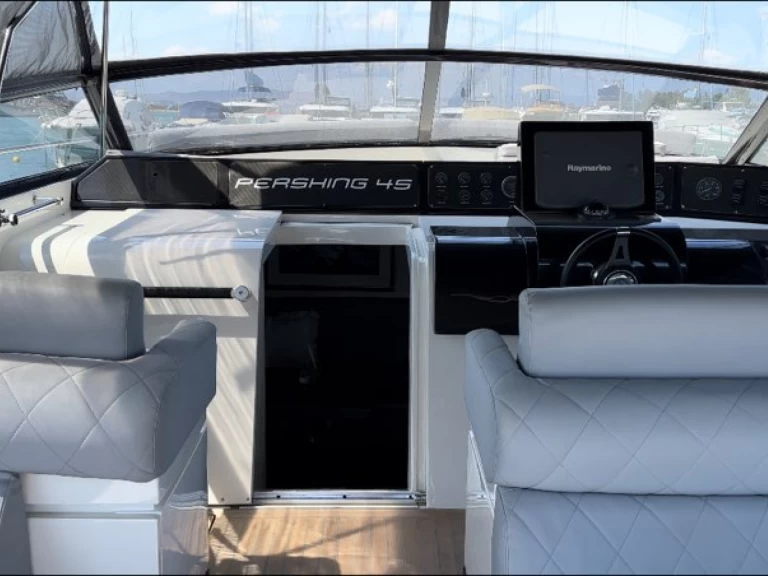 Motorboot mit oder ohne Skipper Pershing mieten in Préveza