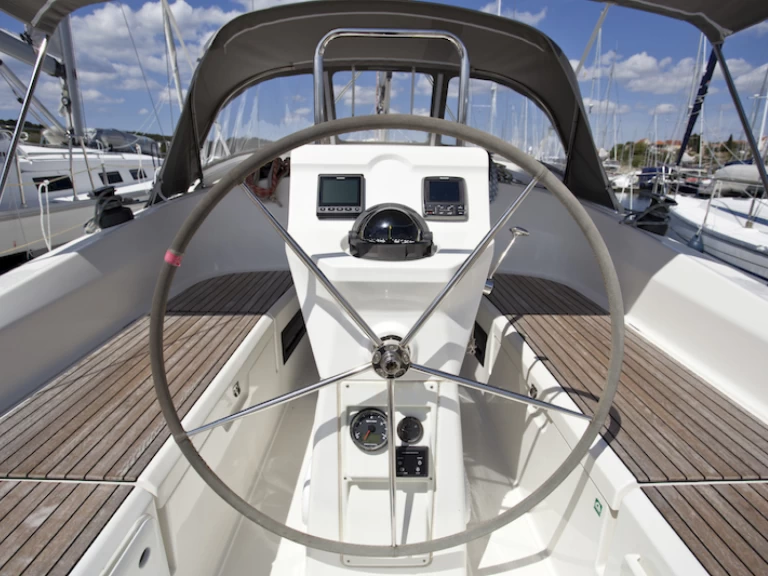 Bavaria Bavaria 36 Cruiser mieten Šibenik