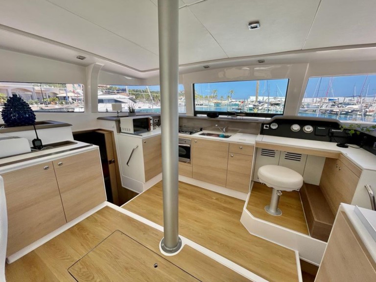 Katamaran mit oder ohne Skipper Bali Catamarans mieten in Capo d'Orlando