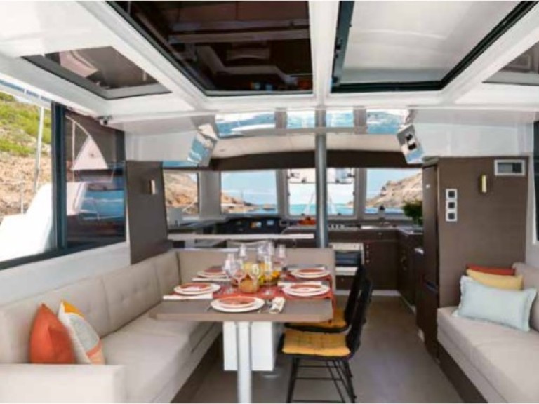 Ein Bali Catamarans Bali Catspace Voile mieten in Furnari