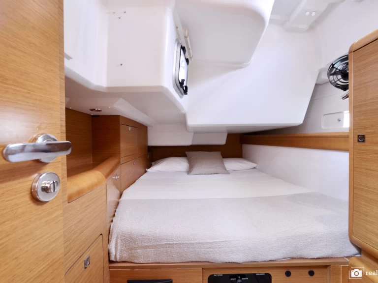 Bootsverleih Jeanneau Sun Odyssey 519 Puntone Samboat