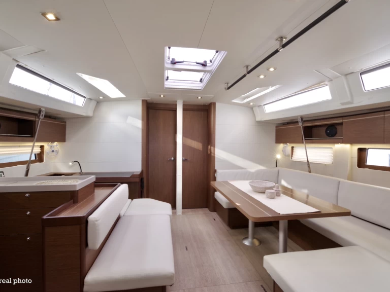 YachtCharter in Cannigione di Arzachena - Bénéteau Oceanis 51.1 auf SamBoat