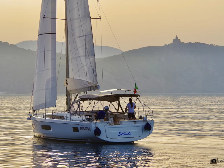 Ein Bénéteau Oceanis 51.1 mieten in Furnari