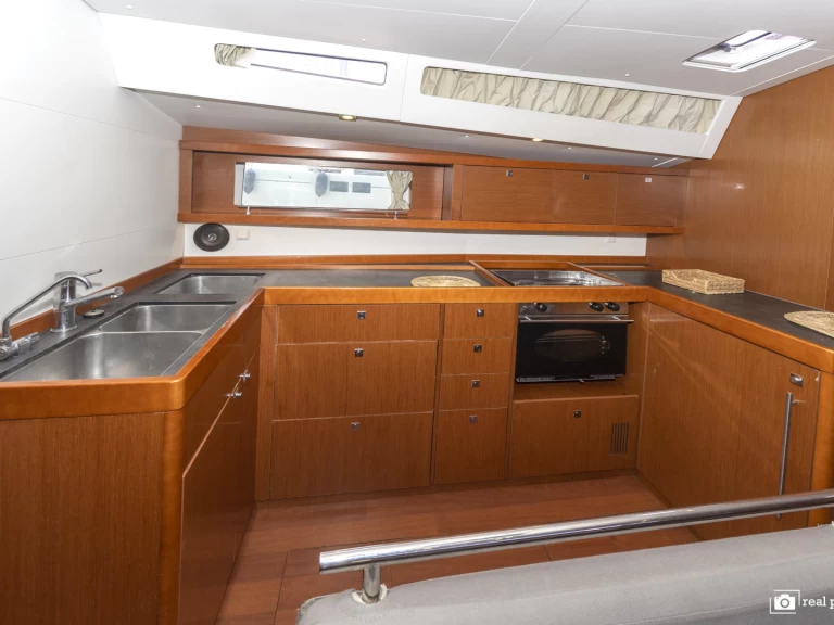 Ein Bénéteau Oceanis 48 mieten in Puntone