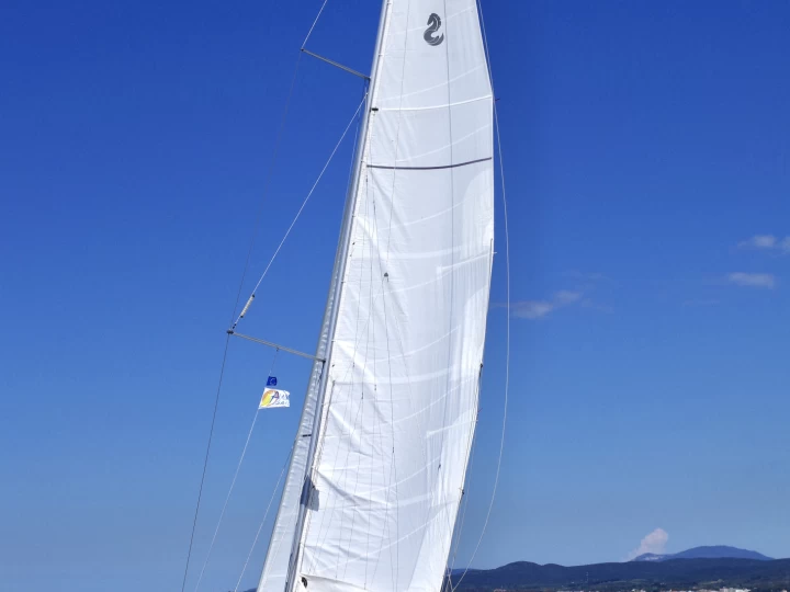 Ein Bénéteau Oceanis 51.1 mieten in Puntone