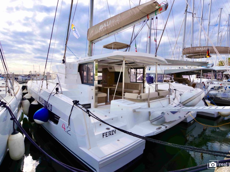 Bali Catamarans Bali 4.2 mieten Castellammare di Stabia
