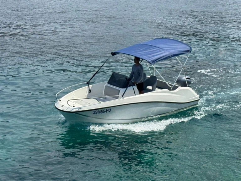 Ein Quicksilver Activ 555 Open mieten in Hvar