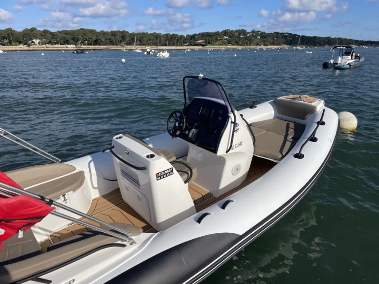 Grand Boats Golden Line G650LF mieten Cap Ferret