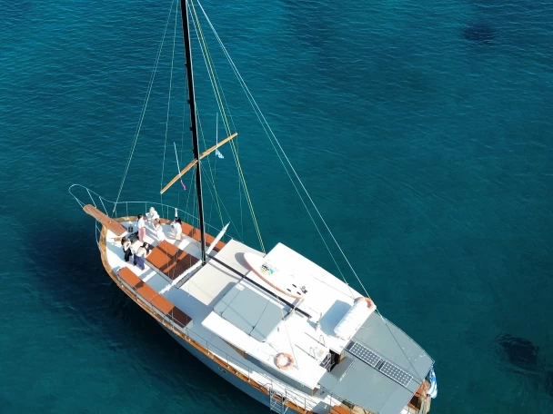 YachtCharter in Vari-Voula-Vouliagmeni - Greece Amazon  auf SamBoat