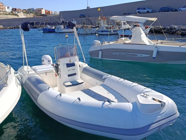 Schlauchboot mieten in Trappeto zum besten Preis