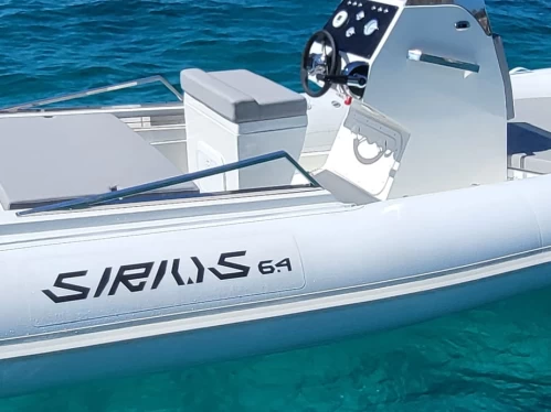 Vermietung Schlauchboot Astronautica mit Führerschein