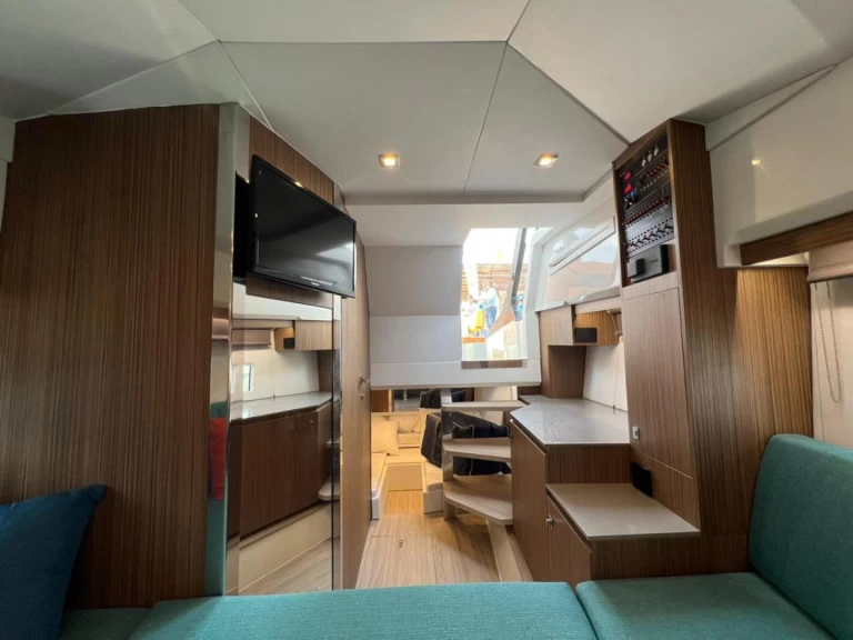 Ein FIM 340 REGINA mieten in Ibiza Town