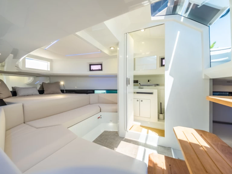 Vermietung Motorboot De Antono Yachts mit Führerschein