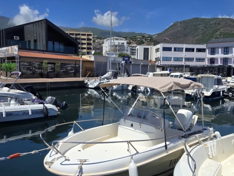 Motorboot mit oder ohne Skipper Jeanneau mieten in Bastia