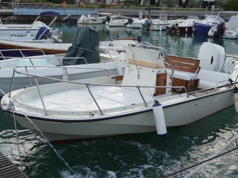 YachtCharter in La Spezia - Boston Whaler Boston Whaler 18 Outrage auf SamBoat