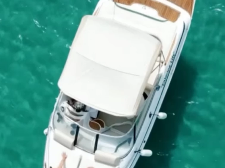 YachtCharter in Otranto - Chris Craft Chris Craft 240 Cuddy Cabin auf SamBoat