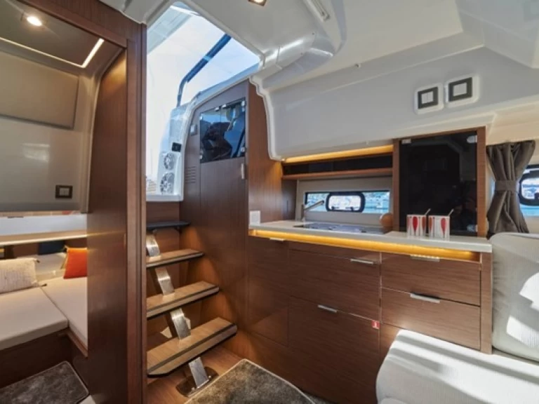 Motorboot mit oder ohne Skipper Jeanneau mieten in Port des Marines de Cogolin