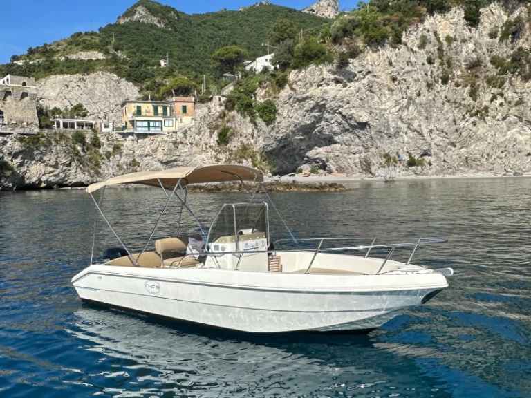 Ein Capelli Cap 520 mieten in Maiori