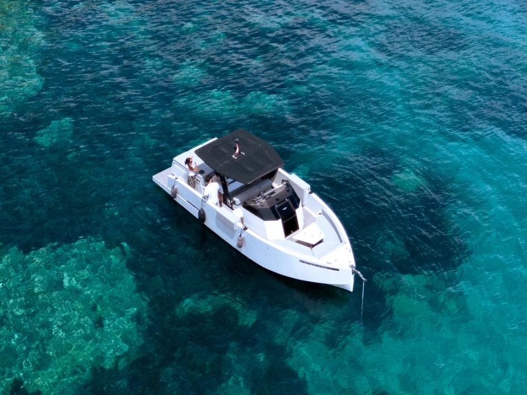 Vermietung Motorboot De Antonio Yatch mit Führerschein