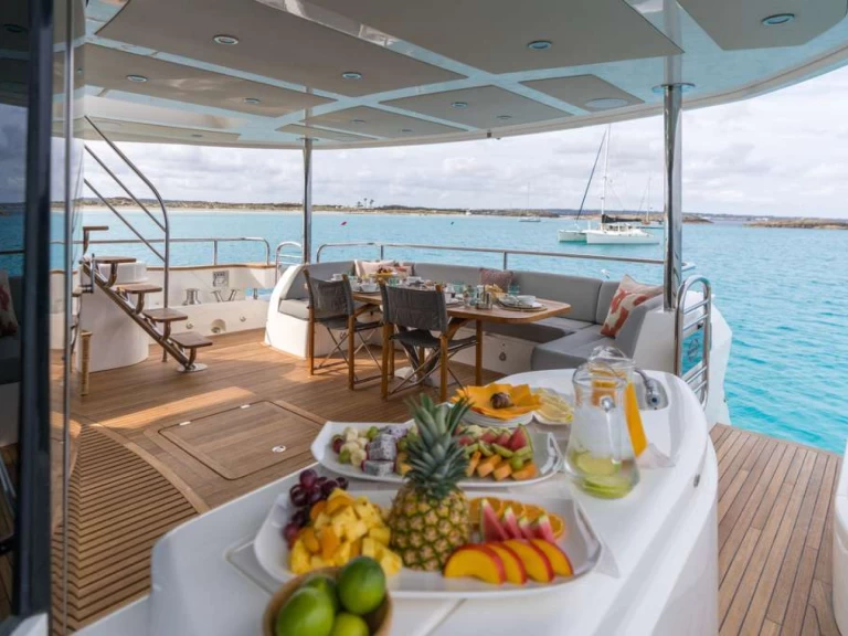 Bootsverleih Sunseeker PLAY THE GAME Ibiza Town Samboat