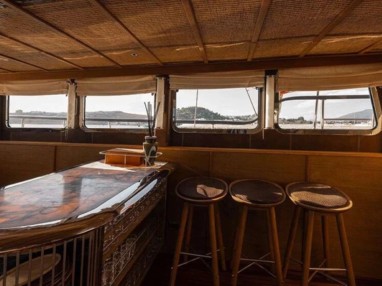 Vermietung Yacht Custom mit Führerschein