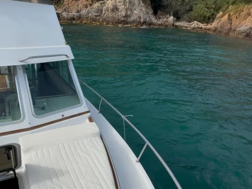 Motorboot mit oder ohne Skipper Fibresport mieten in Badalona