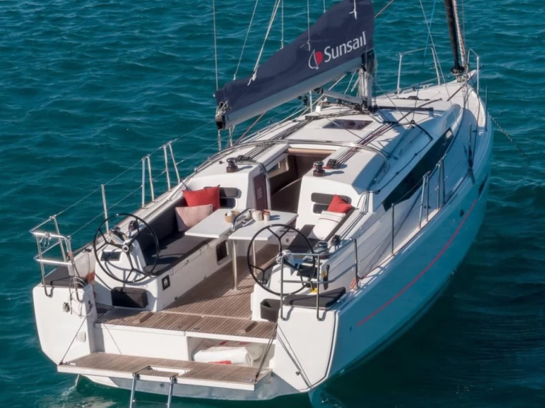 Boot mieten Procida günstig Sun Odyssey 389