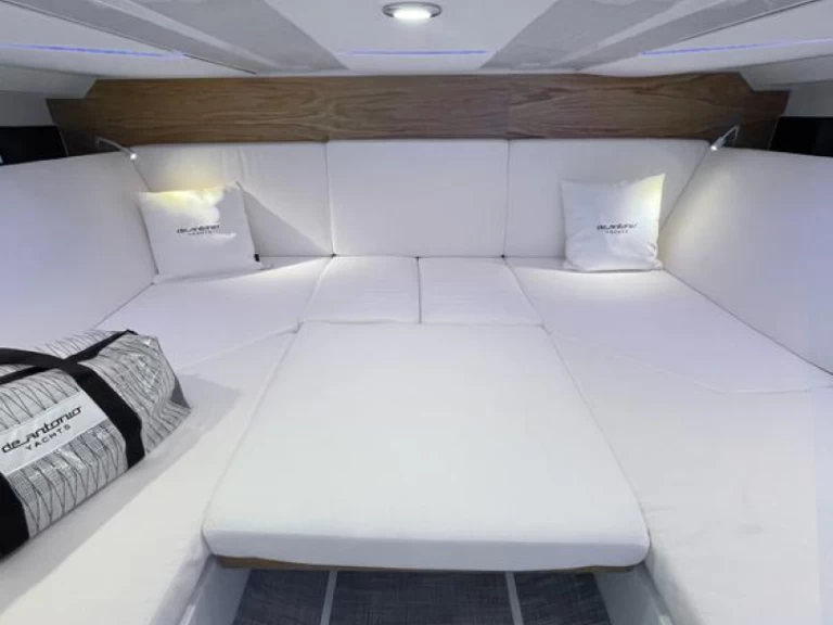 Ein D36 De Antonio mieten in Ibiza Town