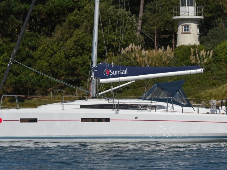 Ein Jeanneau Sun Odyssey 389 mieten in Cannigione di Arzachena