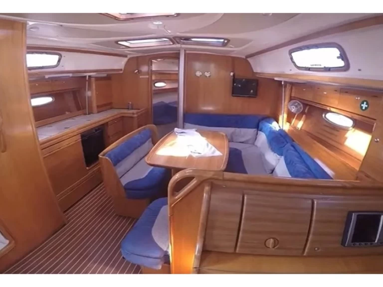 Segelboot mit oder ohne Skipper Bavaria mieten in Nikiána