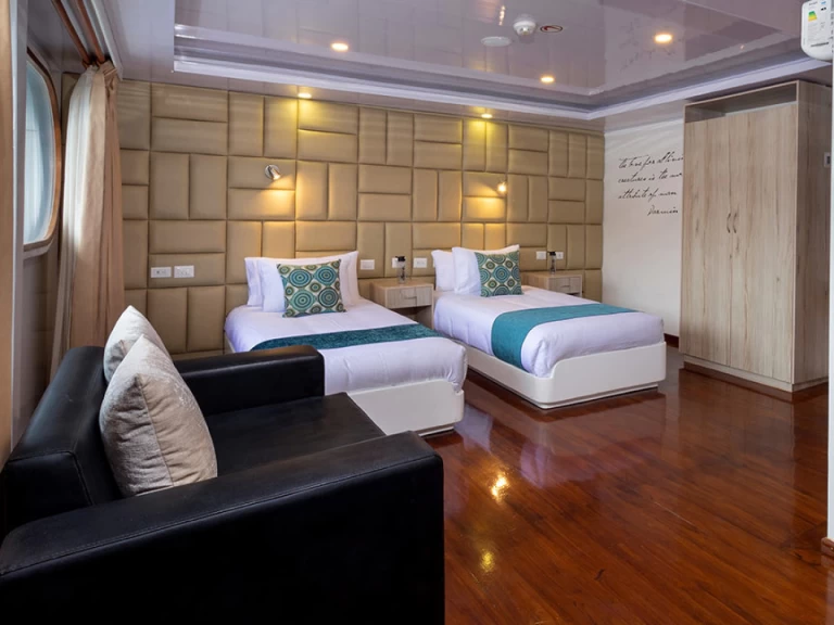 Bootsverleih  Power Cat - Petrel Cabin Baltra Island Samboat