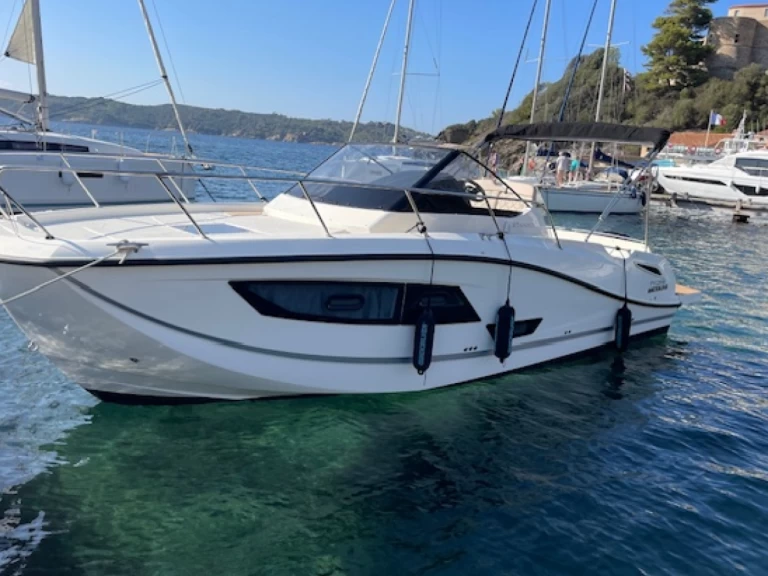 Ein Quicksilver Activ 875 Sundeck mieten in Bormes-les-Mimosas