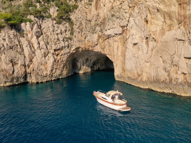 Ein Mimi Libeccio 850 Sport mieten in Sorrent