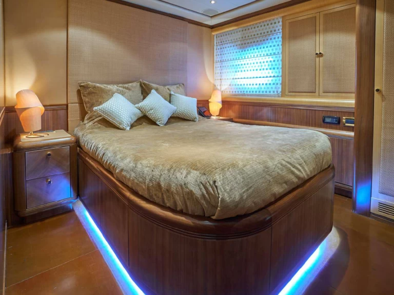 Vermietung Yacht Mangusta mit Führerschein