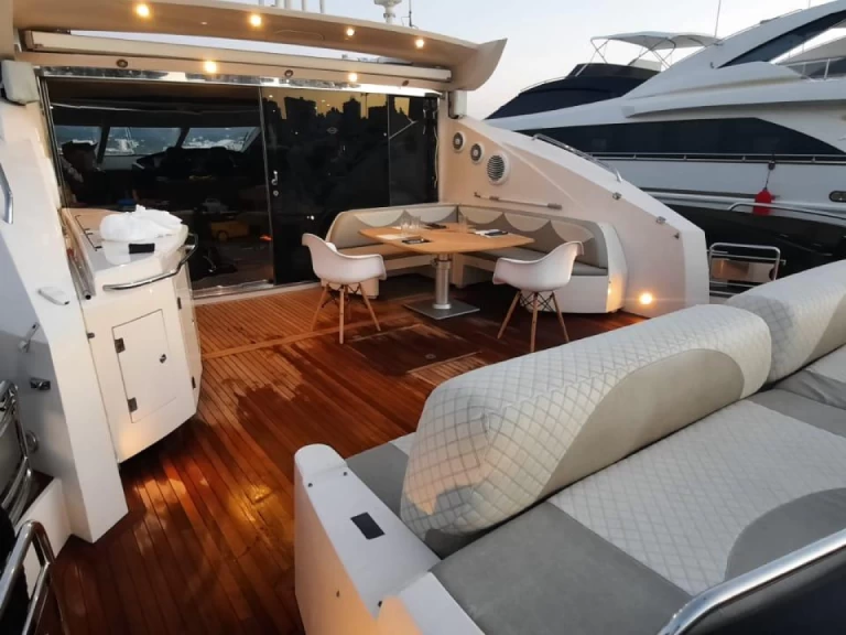 YachtCharter in Ibiza Town - Sunseeker Predator 82 auf SamBoat